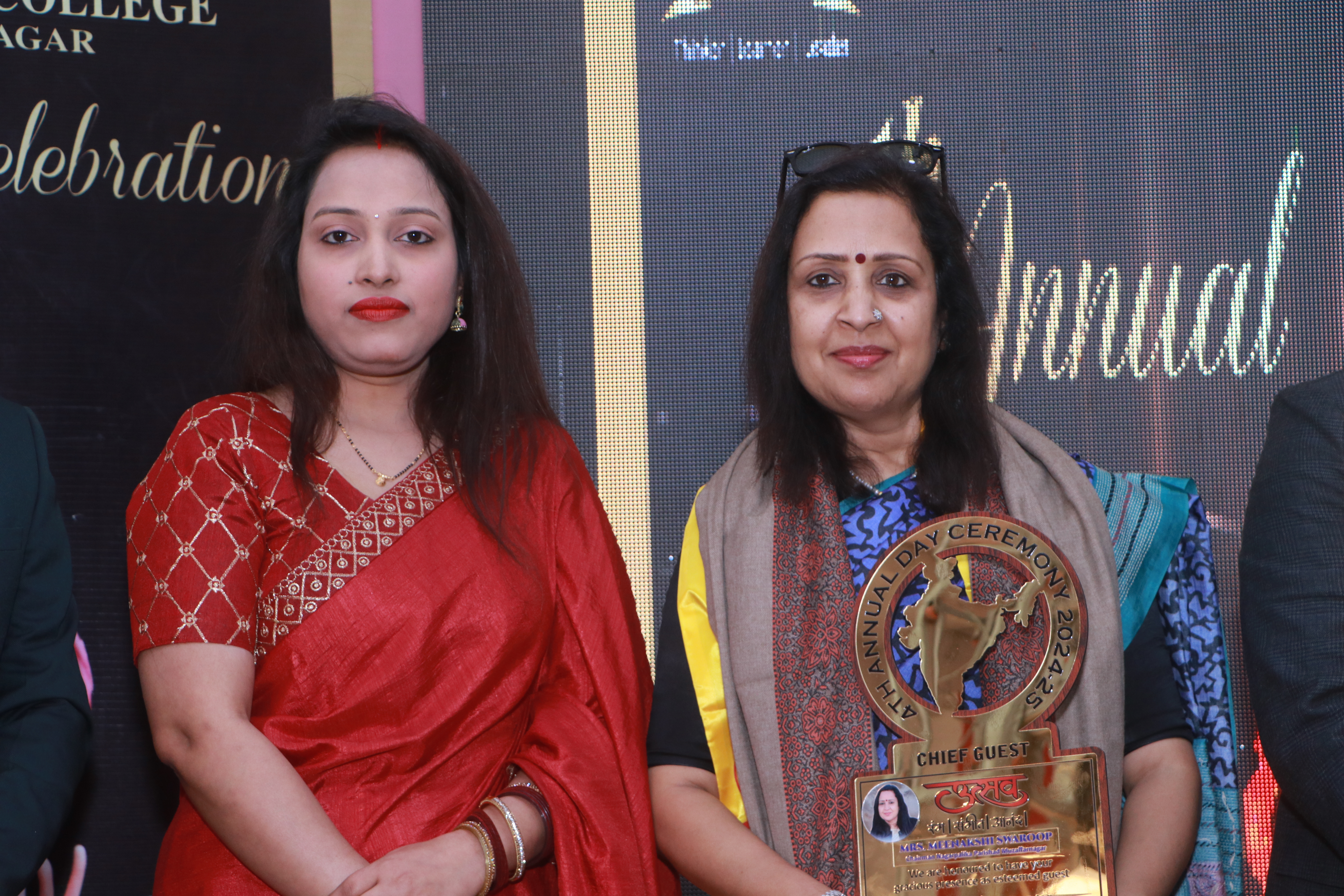 a small street between building